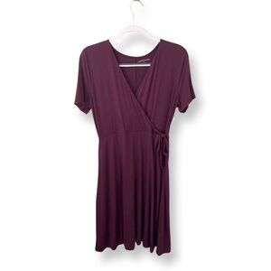 Amazon Essentials NWT Women's Burgundy Short Sleeve Faux-Wrap Dress Size M